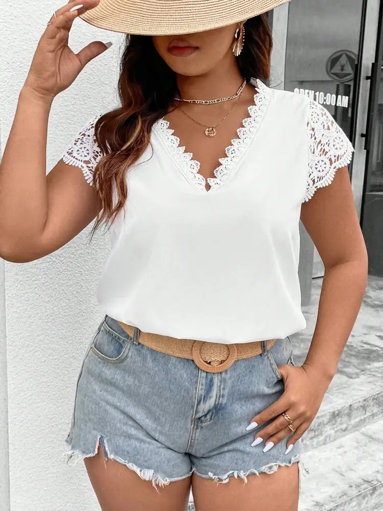 Blusa Casual Com Acabamento Elegante E Decote Em V Eliana. Plus Size Branco / Gg (42-46) Plus Size