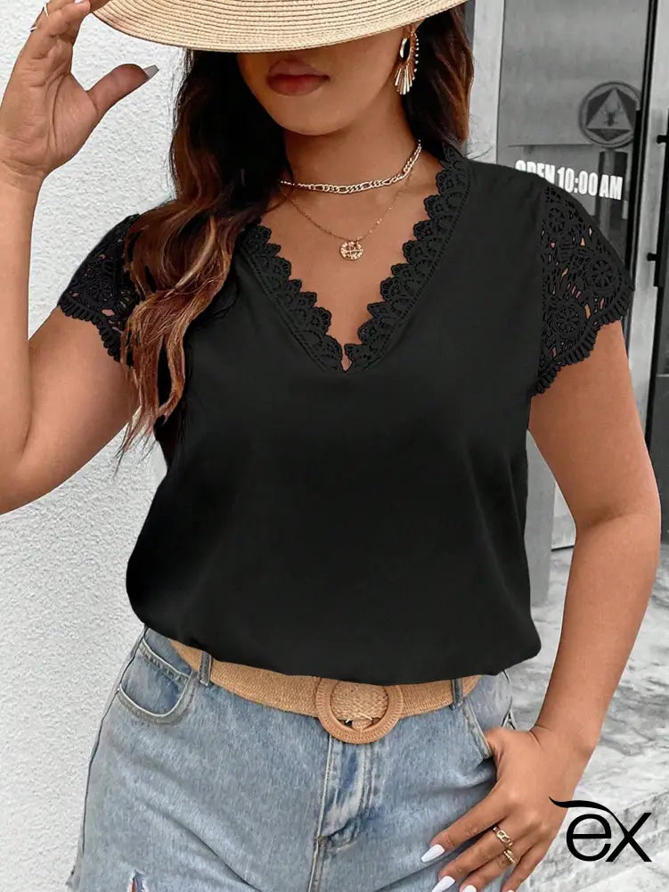 Blusa Casual com Acabamento Elegante e Decote em V Eliana. Plus Size