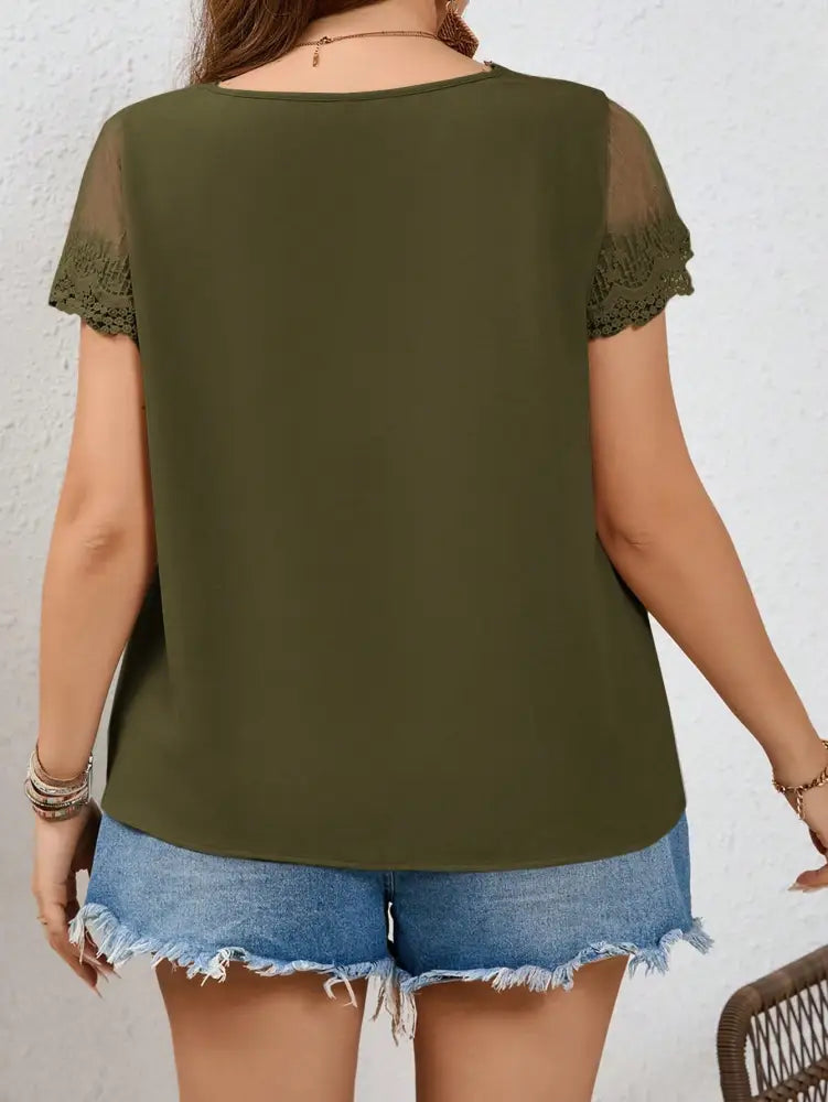 Blusa Casual Com Decote Em V E Acabamento Delicado Efigenia. Plus Size Plus Size