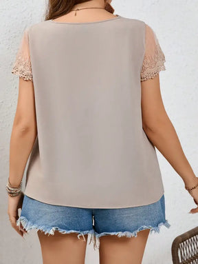 Blusa Casual Com Decote Em V E Acabamento Delicado Efigenia. Plus Size Plus Size