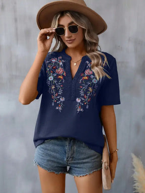 Blusa Casual Com Detalhes Delicados E Tecido Leve Taylor Camiseta Feminina