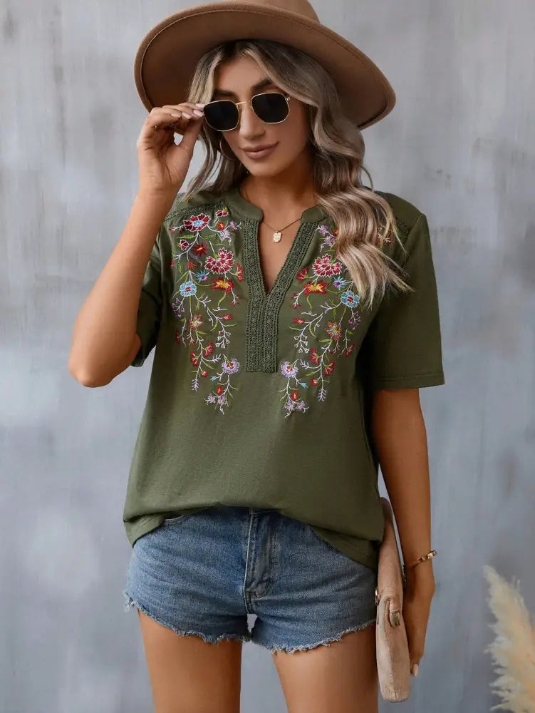 Blusa Casual Com Detalhes Delicados E Tecido Leve Taylor Camiseta Feminina