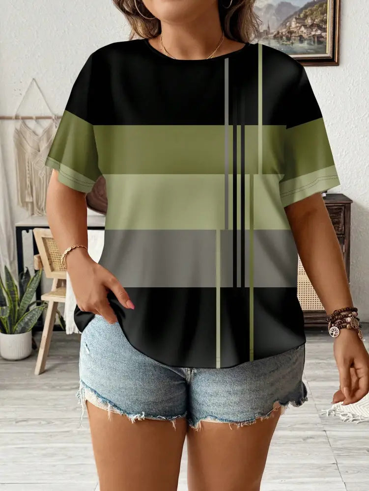 Blusa Casual Estampada Com Listras Modernas Águeda. Plus Size Verde Oliva / Gg (42-46) T-Shirts