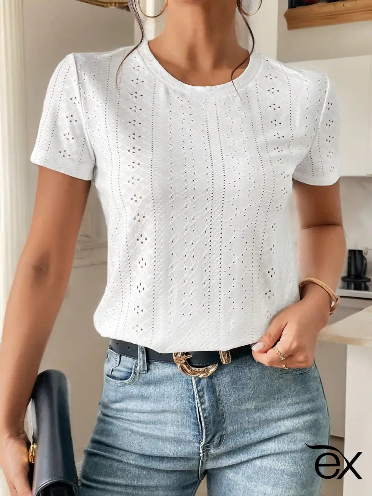 Blusa Casual Leve com Detalhes Vazados e Design Elegante Nicole