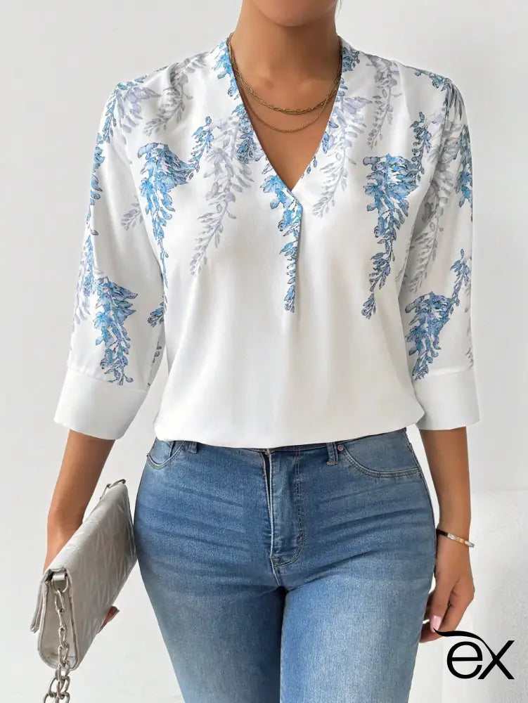 Blusa Feminina com Estampa Floral e Decote em V Samantha