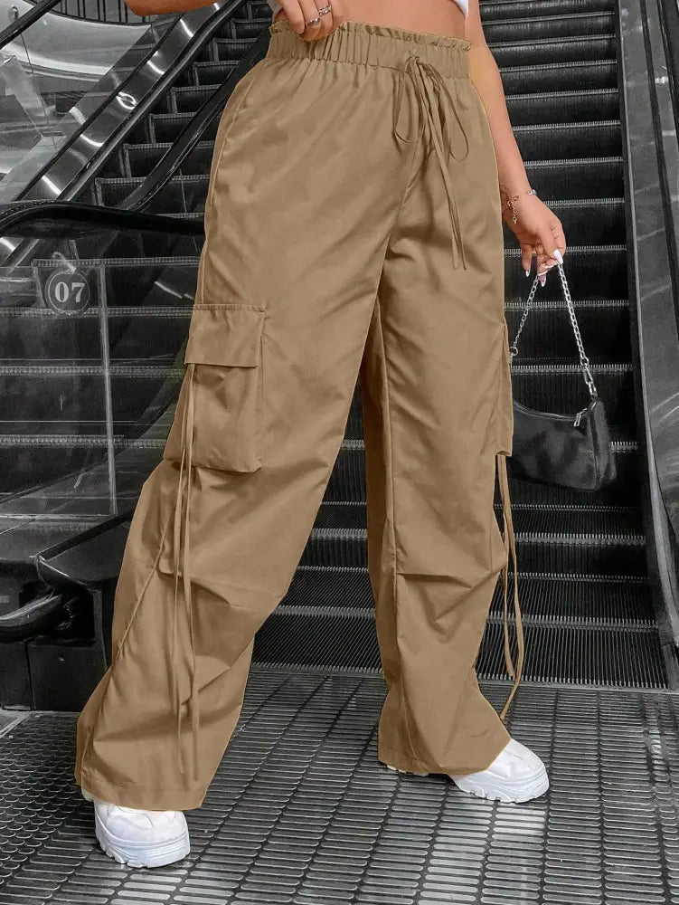 Calça Cargo Longa Com Cintura Alta E Bolsos Utilitários Gabriea. Plu Size Calças