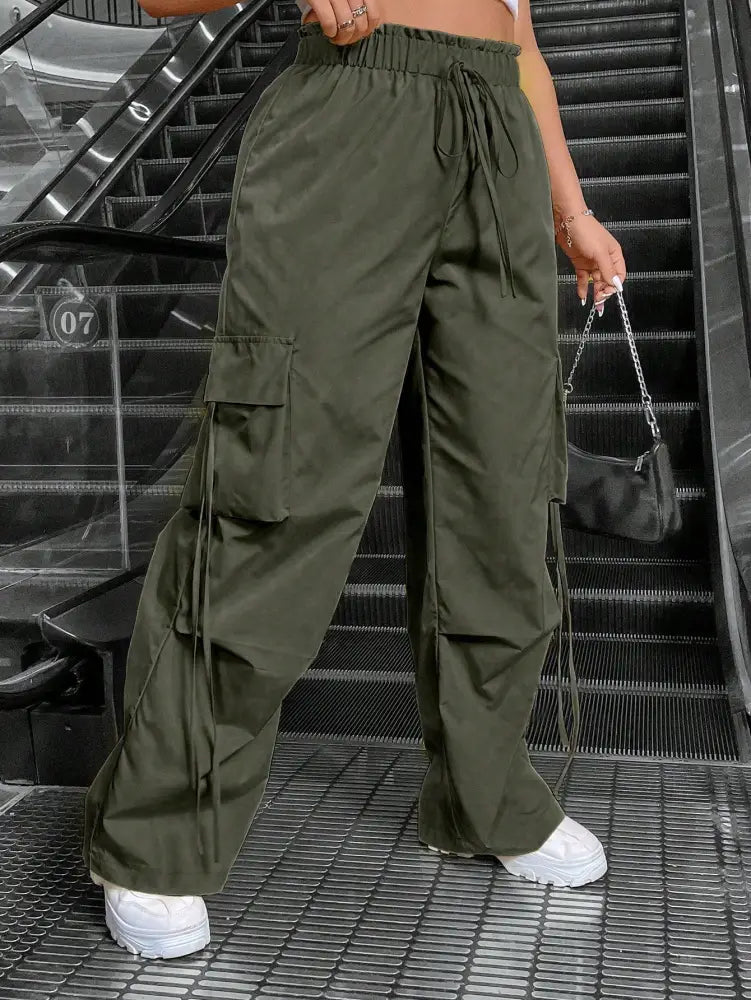 Calça Cargo Longa Com Cintura Alta E Bolsos Utilitários Gabriea. Plu Size Calças