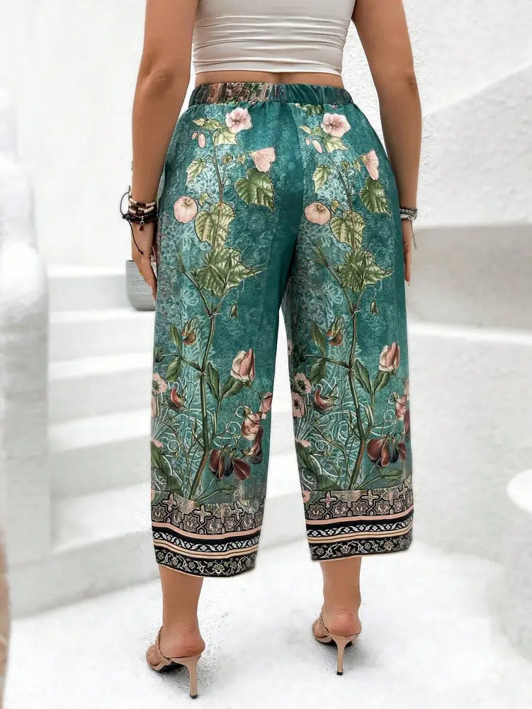 Calça Cropped Feminina Com Estampa Floral E Tribal Em Estilo Boho Natalia. Plus Size Calças