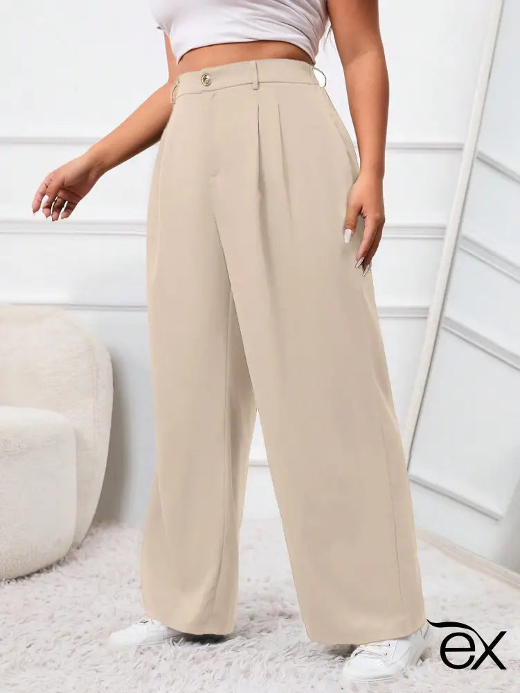 Calça Feminina de Perna Reta com Cintura Natural e Detalhes Dobrado Alisson. Plus Size