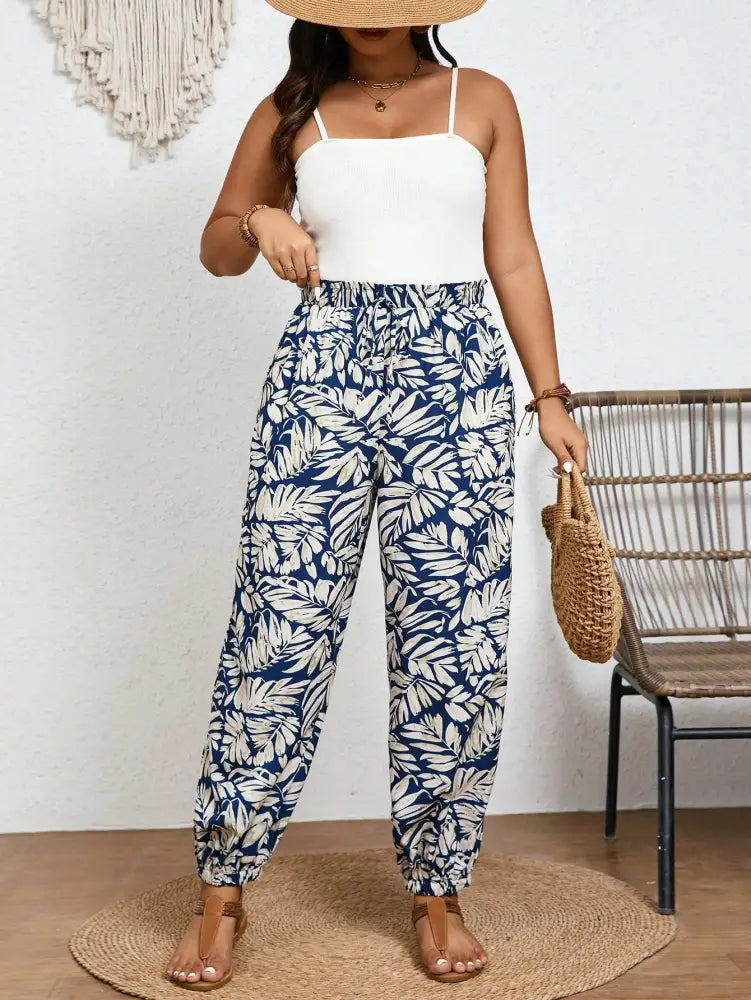 Calça Feminina Estilo Harém Com Estampa Tropical E Cintura Franzida Aranza. Plus Size Calças