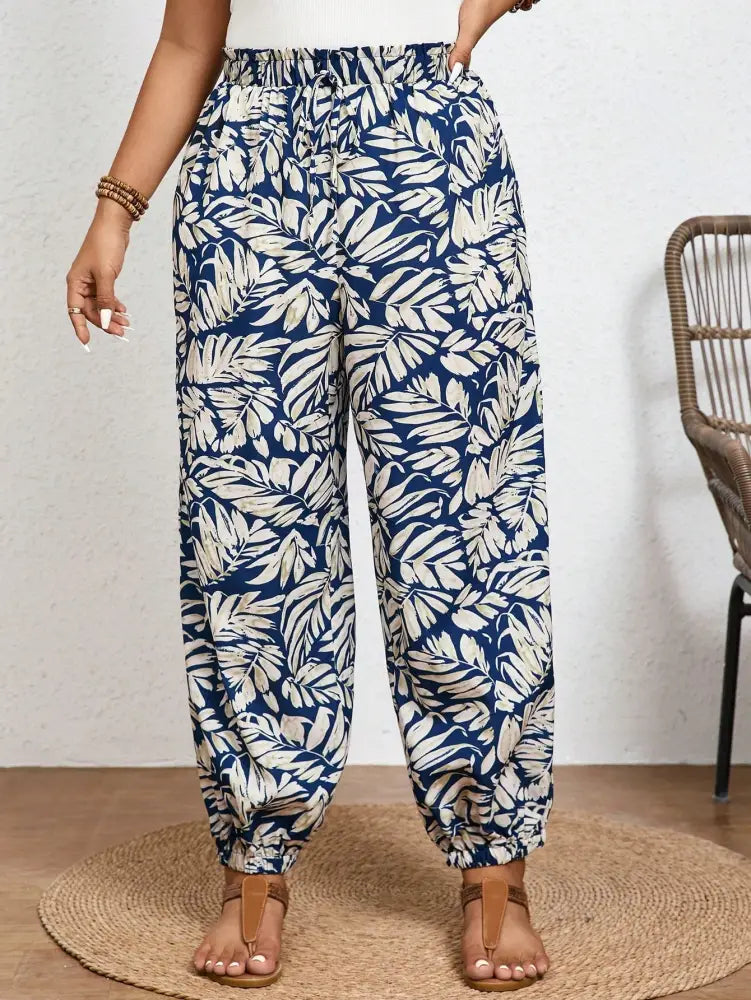 Calça Feminina Estilo Harém Com Estampa Tropical E Cintura Franzida Aranza. Plus Size Calças