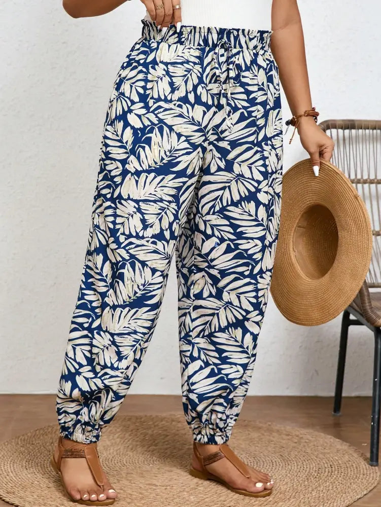 Calça Feminina Estilo Harém Com Estampa Tropical E Cintura Franzida Aranza. Plus Size Calças