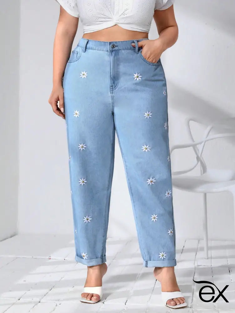 Calça Jeans Afilada com Bordado Floral e Cintura Alta Nazareth. Plus Size