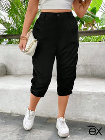 Calça Jogger Cropped com Bolsos e Detalhe Enrugado Helene. Plus Size