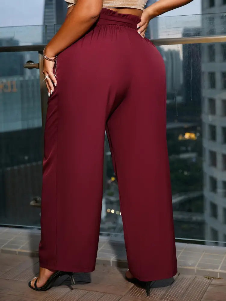 Calça Longa Com Cinto Elegante E Bolsos Keylis. Plus Size Calças