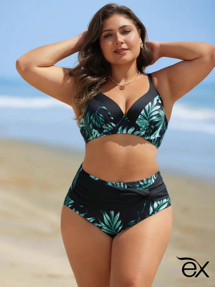 Conjunto de Bikini  com Estampa Tropical e Recorte Patchwork, Gianna. Plus Size