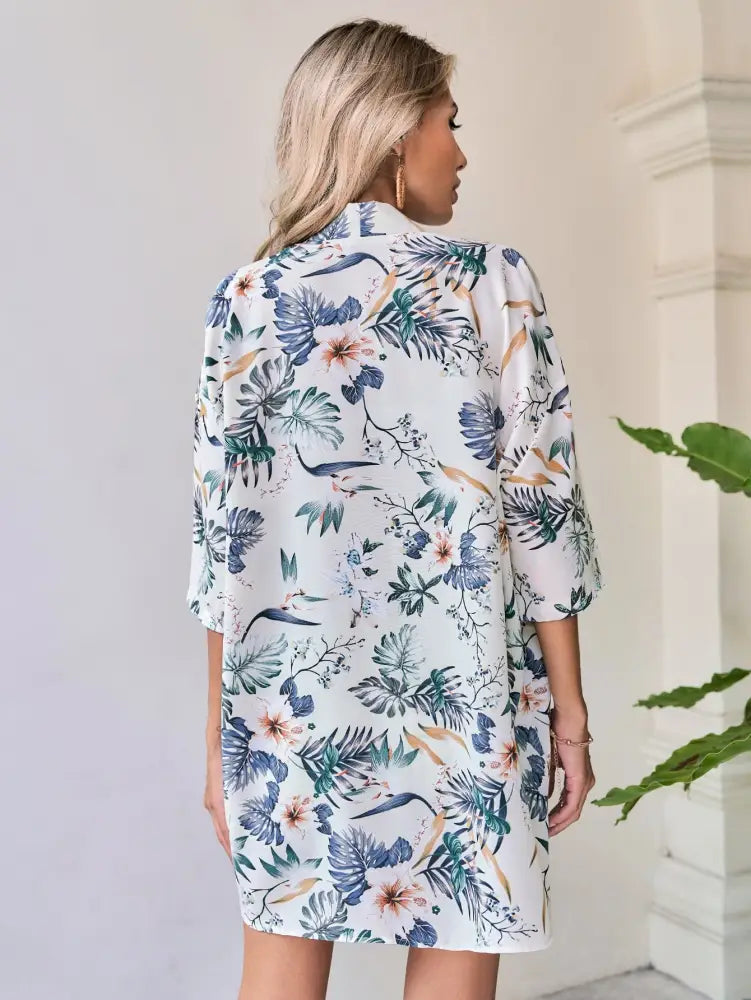 Conjunto De Duas Peças Com Estampa Tropical Blusa Ombro Caído E Shorts Amarração Emery