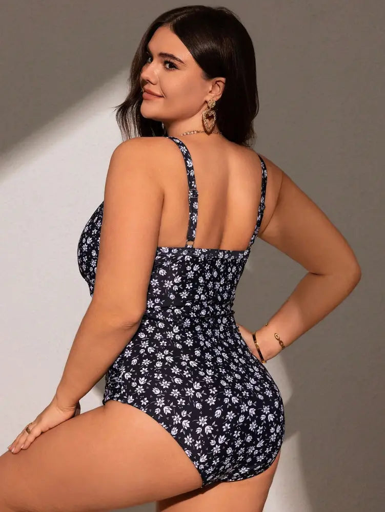 Maiô Com Detalhe Assimétrico E Fivela Decorativa Beatriz. Plus Size Uma Peça Size