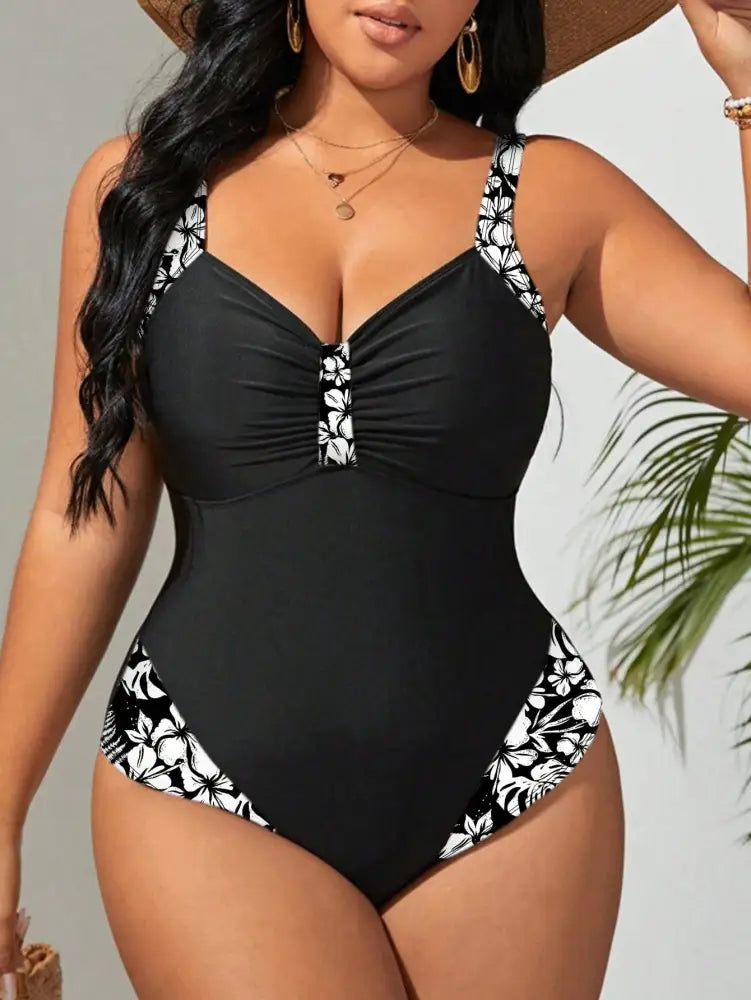 Maiô Com Detalhes Florais E Decote Franzido Vivian. Plus Size Preto Estampado / Gg (42-46) Uma Peça