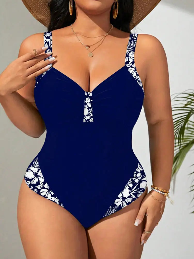 Maiô Com Detalhes Florais E Decote Franzido Vivian. Plus Size Uma Peça