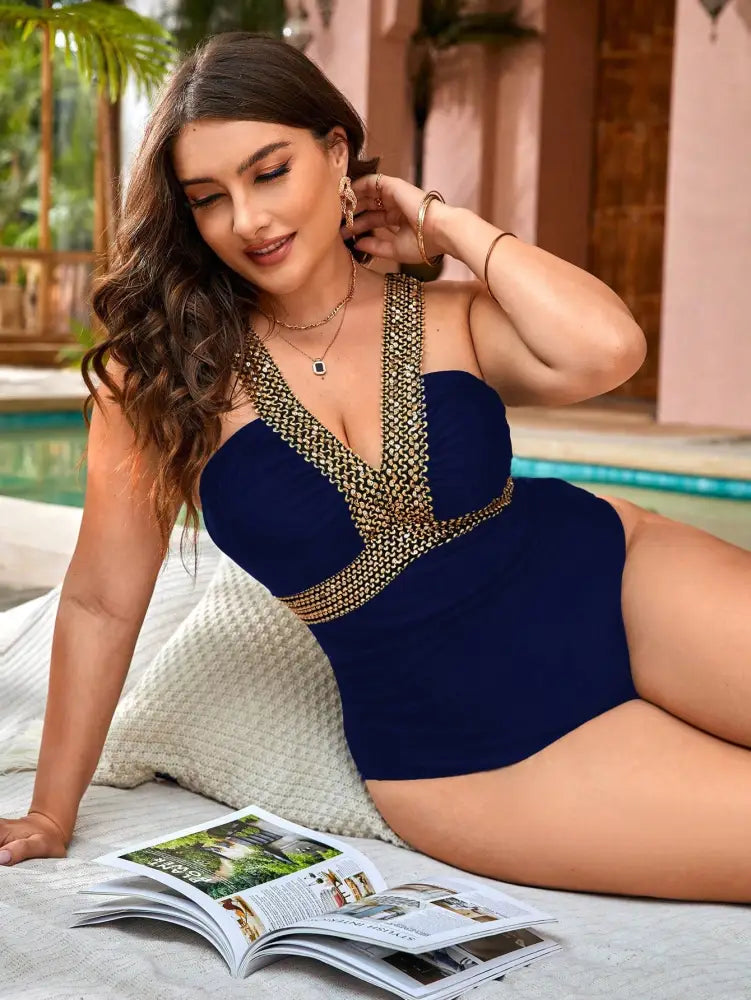 Maiô Elegante Com Decote V E Design Luxuoso Dalilah. Plus Size Uma Peça