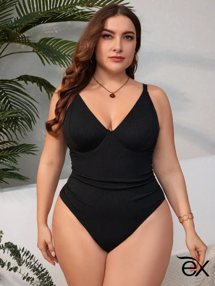 Maiô Preto Com Bojo E Detalhe Canelado Isabella. Plus Size G1 (48-50) / Uma Peça