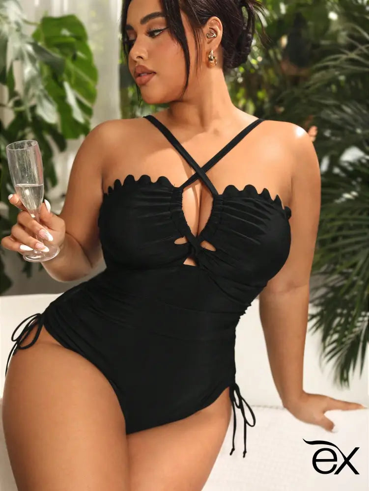 Maiô Preto Com Decote Ondulado Alças Cruzadas E Laterais Ajustáveis Fabiola. Plus Size / Gg