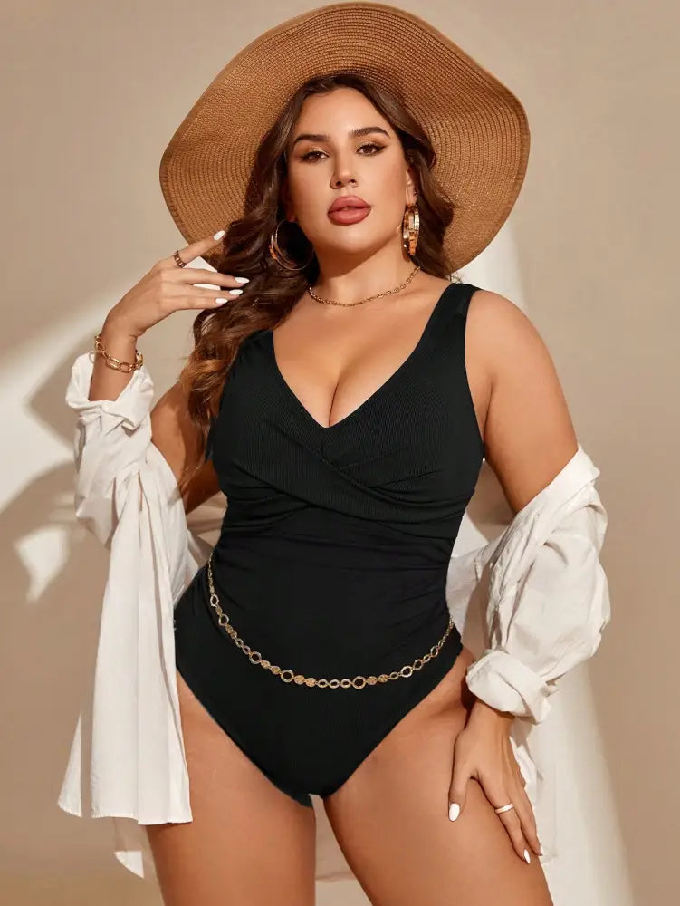 Maiô Preto Com Detalhe Drapeado E Decote Em V Júlia. Plus Size / Gg (42-46) Uma Peça