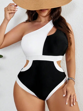 Maiô Preto E Branco Com Recortes Laterais Lucia Plus Size Uma Peça Size