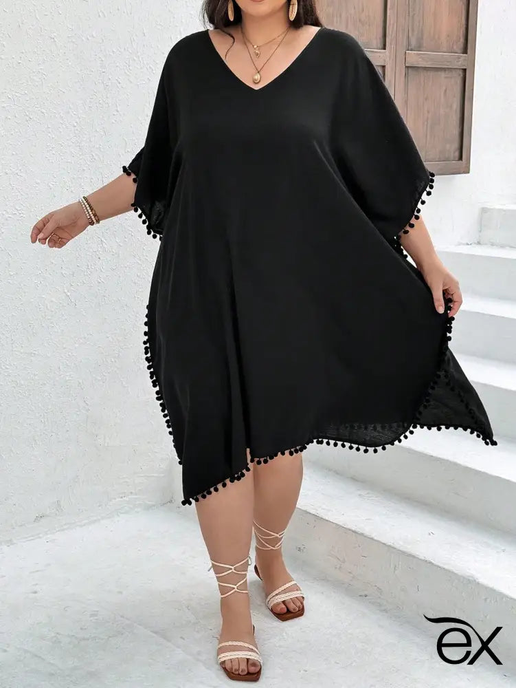 Saida de Praia com Decote V, Manga Morcego e Detalhes de Franjas, Marissa. Plus Size