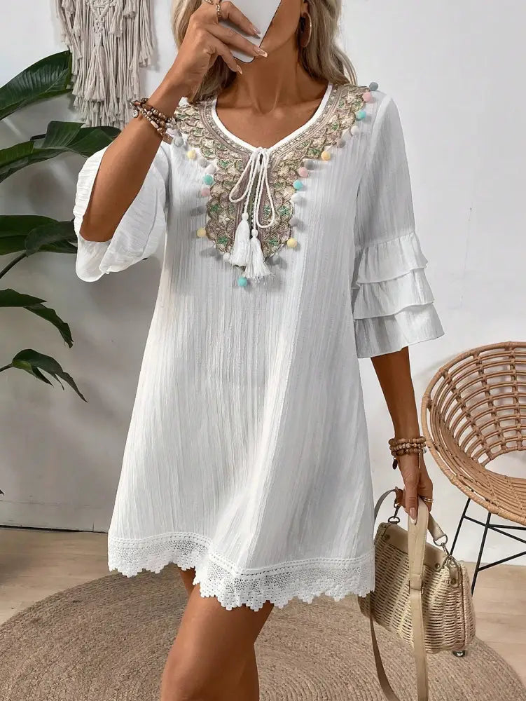 Vestido Boho Com Detalhes Bordados E Pompons Coloridos Eloa Vestidos Curtos Femininos